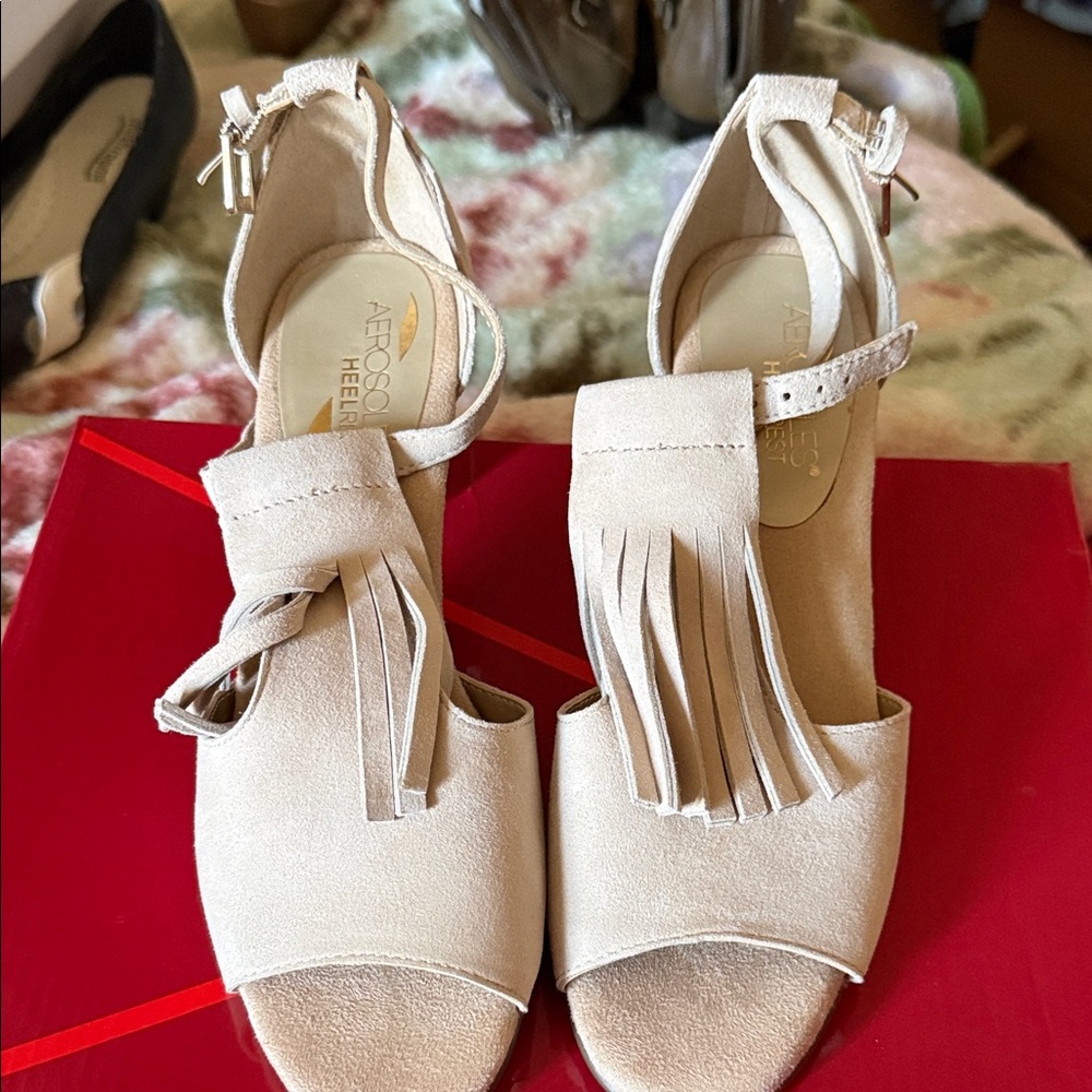 AEROSOLES Women's Cream Fringe Sandals